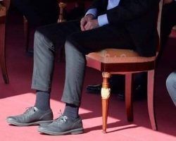 Un frufrú de togas y la república los zapatones sucios