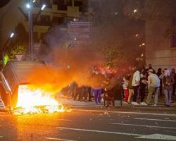 La Policía señala tanto a extremistas de izquierda y derecha como responsables de los desórdenes públicos contra el toque de queda Pablo Iglesias miente en sus falsas acusaciones a Vox 
