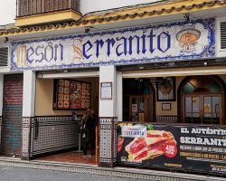 El Mesón del Serranito en la calle Alfonso XII reabre para sobrevivir Una ingeniosa publicidad en pesetas reclama el regreso de su clientela 