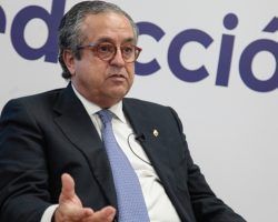 España alarmada y descontrolada por la pandemiaEntrevista al doctor Antonio Alarcó, médico colaborador de la OMS, por Eugenio Narbaiza (Vídeo)