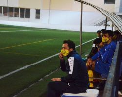«Me atrae enfrentarme al Granada de Diego Martínez»Entrevista a Rafa Tubío, entrenador de la Unión Deportiva Tomares. Manuel Pavón le pregunta sobre la gesta conseguida