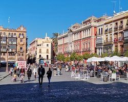 Sevilla se afianza en la normalidad de vivir al aire libre Con sólo dos fallecidos por Covid y recibiendo la noticia de la vacuna 