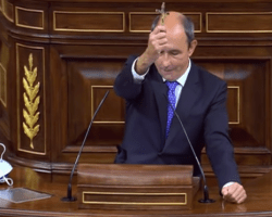 El crucifijo del diputado