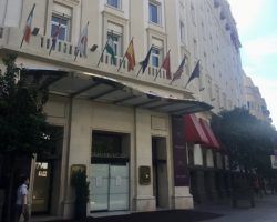 Apoyo del Ayuntamiento de Sevilla al sector turístico El alcalde se ha reunido con las asociaciones de agencias de viaje y hoteles 
