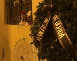 Las flores y el silencio cierran el triste y sencillo homenaje a Alberto y Ascen en Don Remondo (Vídeo)