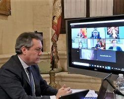 El PP advierte que con los Plenos telemáticos el alcalde  busca evitar el control de la oposición Juan Espadas alega razones sanitarias, pero mantiene sin embargo su agenda de actos públicos 