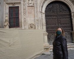 La Cruz del Arquillo del Ayuntamiento sin fecha para su restauración más de un año después de ser destrozada