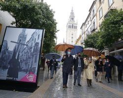 Campaña de promoción del Barrio de Santa Cruz con una muestra en Mateos Gago de imágenes históricas del Archivo Municipal