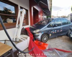Cuatro personas heridas, dos de ellas graves, en un atropello múltiple en Los RemediosEl conductor perdió el control del turismo arrollando una zona de veladores