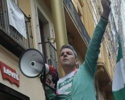 Canal Sur TV irrita a flamencólogos y especialistas con la serie que pretende perpetrar, basada en el libro de «un vendedor de crecepelo»Se trata de "Arqueología de lo jondo", obra delirante de un activista de la izquierda radical que inició los expedientes contra la Giralda y la Mezquita-Catedral. El libro lo editó en 2018 Almuzara, empresa del ex ministro del PP Manuel Pimentel