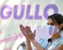 Hombres del mundo, haceos mujer