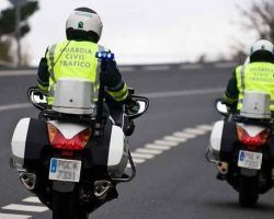 Muere una mujer de 29 años al colisionar un turismo y un camión en Sanlúcar la Mayor