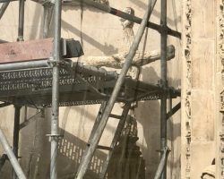 La Cruz de la Inquisición vuelve al Ayuntamiento de SevillaHace dos años el monumento fue destrozado en un acto vandálico