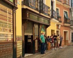 Colas para la hostelería sevillana