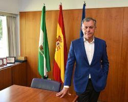 Sanz afirma que Muñoz hipoteca el futuro de la ciudad al no querer negociar el presupuesto con el PP y pactar con un grupo político que no estará a partir de mayo“Muñoz vuelve a anteponer sus intereses personales a los de la ciudad"