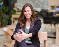 Raquel Roca: «Después de los cincuenta nos queda la mitad de la vida laboral por delante»