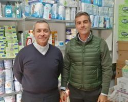 El Colegio de Aparejadores de Sevilla colabora con las  parroquias de Tres BarriosLa aportación del colectivo será destinada al Taller de Desarrollo  Personal y Social con mujeres en riesgo de exclusión social 