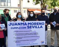 El PP de Sevilla presenta la campaña «Juanma Moreno cumple» para desmontar los bulos de sanidad difundidos por los alcaldes del PSOE 