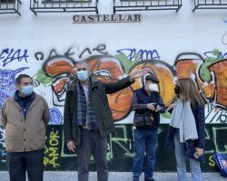 Sanz reclama un plan eficaz de limpieza para acabar con las pintadas y un arreglo integral del pavimento de la calle Feria, San Luis y alrededores"El propio Palacio de los Marqueses de la Algaba está lleno de pintadas. Casualmente es donde se encuentra la nueva delegada del área de limpieza pública"
