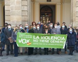 VOX Sevilla guarda un minuto de silencio en memoria del hombre asesinado en Dos Hermanas Javier Cortés: "VOX es el único partido que exige la cadena perpetua para los asesinos, pederastas y violadores”