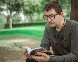 «Perihelio. El reino de los espejismos inertes», recopilación de poemas de David Izquierdo Arispón