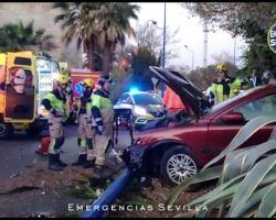 Fallece una menor de 16 años al chocar el vehículo donde viajaba contra una farola