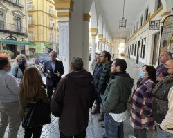 Sanz propone limitar el uso impropio de los espacios públicos para solucionar el problema de los soportales del Arenal“Es inadmisible que los vecinos tengan que soportar diariamente peleas, gritos o amenazas, y que salgan con miedo de sus casas"