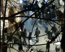 VIDEOS. Los ultras del Eintracht y el West Ham vandalizan Sevilla
