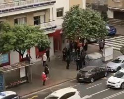 Intentan retener a un carterista dentro de un banco de Sevilla