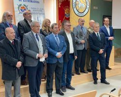 Éxito de las II Jornadas de Historia Militar de ExtremaduraEl sevillano Coronel Rafael Tejado, Premio Alfonso IX y la Dra. María Fidalgo, de la Academia Andaluza de la Historia, brillante cierre de las jornadas