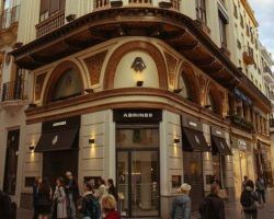 Ingravitto diseña para Abrines un nuevo concepto de joyería que favorece la personalización y los espacios expositivosSerá el establecimiento de venta al público de joyas más grande de Andalucía y ocupará 650 metros cuadrados en plena milla de oro comercial de la capital sevillana