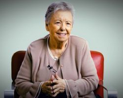 El Pueblo de Ucrania como Hijo Adoptivo de Sevilla y la actriz María Galiana y la bailaora Manuela Carrasco como Hijas Predilectas