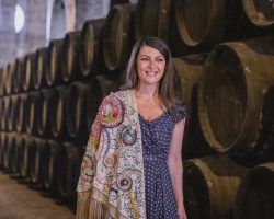 Macarena Olona en Jerez: entre lunares y aplausos a la Feria (VÍDEO)