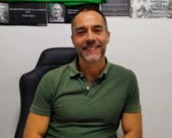Entrevista a Juan Antonio Bizcocho, portavoz de Adelante Andalucía en el Ayuntamiento de Coria del Río"El gobierno de coalición PSOE-Podemos sirve para ver que se están aplicando políticas que no acaban con la raíz de los problemas, como la nueva reforma laboral"
