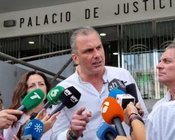 VOX se querella contra Gestión Integral del Agua de Huelva por malversación, financiación ilegal y falsedad documentalOrtega-Smith: "Dónde está el dinero del tarifazo del agua de los vecinos de 67 pueblos de Huelva que pagan el agua más cara de España, porque los políticos cobran mordidas intolerables"