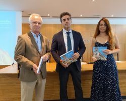 Un libro recoge la catalogación completa de toda la obra residencial de Aníbal GonzálezMás de 180 viviendas componen esta obra de la aparejadora Noelia Chaves