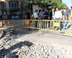 Reparación del adoquinado en el eje conformado por la Campana y las calles Martín Villa y Laraña