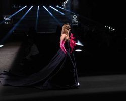 Roberto Diz cierra el primer día desfiles en MBFWMADRIDEl primer día de desfiles en IFEMA contaba con un total de 8 firmas para presentar sus propuestas del próximo Otoño/Invierno 2.022 – 2.023. La abundancia del minimalismo y la funcionalidad estuvieron presentes en todas las colecciones. Incluso en la del sevillano Roberto Diz, que ha suavizado su estilo para unas propuestas más sobrias que de costumbre, pero igualmente soberbias. 