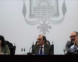 Éxito de Reyes Portillo en el Ateneo de SevillaLa joven autora abarrotó un auditorio entregado