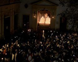Prohibición de usar el móvil en Semana Santa