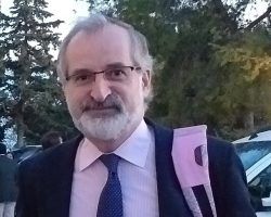 “El bipartidismo es tan imperfecto que no volverá en los términos que lo conocimos”Llega a las librerías "Vox, la fuerza nueva del yunque", décimo libro del profesor de Antropología en la UNED Gonzalo Sichar 