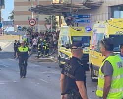 Tres fallecido tras atropellar un autobús a varias personas en Cádiz