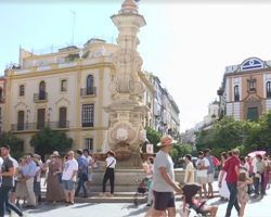 Turismo andaluz, el éxito que se despeña en chanclas