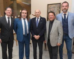 El Ateneo de Sevilla inaugura la exposición “Por los caminos de la Música” en homenaje a Pascual González El acto contó con la presencia de familiares y amigos del reconocido cantautor sevillano  