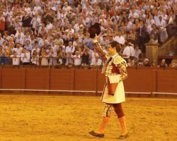 Toros en Sevilla: El Juli fue el Juli hasta el último momentoDaniel Luque, inmenso en el tercero y en un quite al segundo, puso en su justo sitio al sobrevalorado Castella