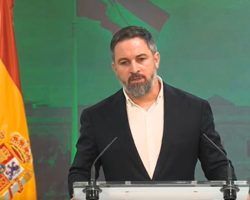 Abascal anuncia que presentará una querella contra Sánchez para paralizar la sesión de investiduraEl presidente de VOX apoya la huelga general convocada por el sindicato Solidaridad para el 24 de noviembre