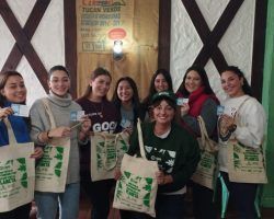 La cuarta edición de la campaña «Dona Vida al Planeta» llega a Estepa con el objetivo de concienciar sobre el reciclaje de residuos de aparatos eléctricos y electrónicos (RAEE)Los informadores ambientales han recorrido el municipio sevillano para fomentar la gestión responsable de este tipo de residuos