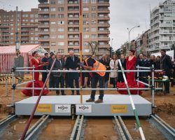 Comienza la instalación de la portada de la Feria de Abril para la que quedan 131 días