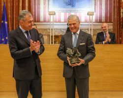 Entrega del «Premio Taurino Ayuntamiento de Sevilla» a Juan Antonio Ruiz «Espartaco»