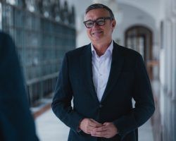 Entrevista a Manuel Gavira, portavoz de VOX en el Parlamento de Andalucía"En Andalucía continúan los mismos enchufados de la FAFFE, se suben los salarios a los altos cargos, se mantiene la financiación a sindicatos que van en contra de la unidad de la nación"